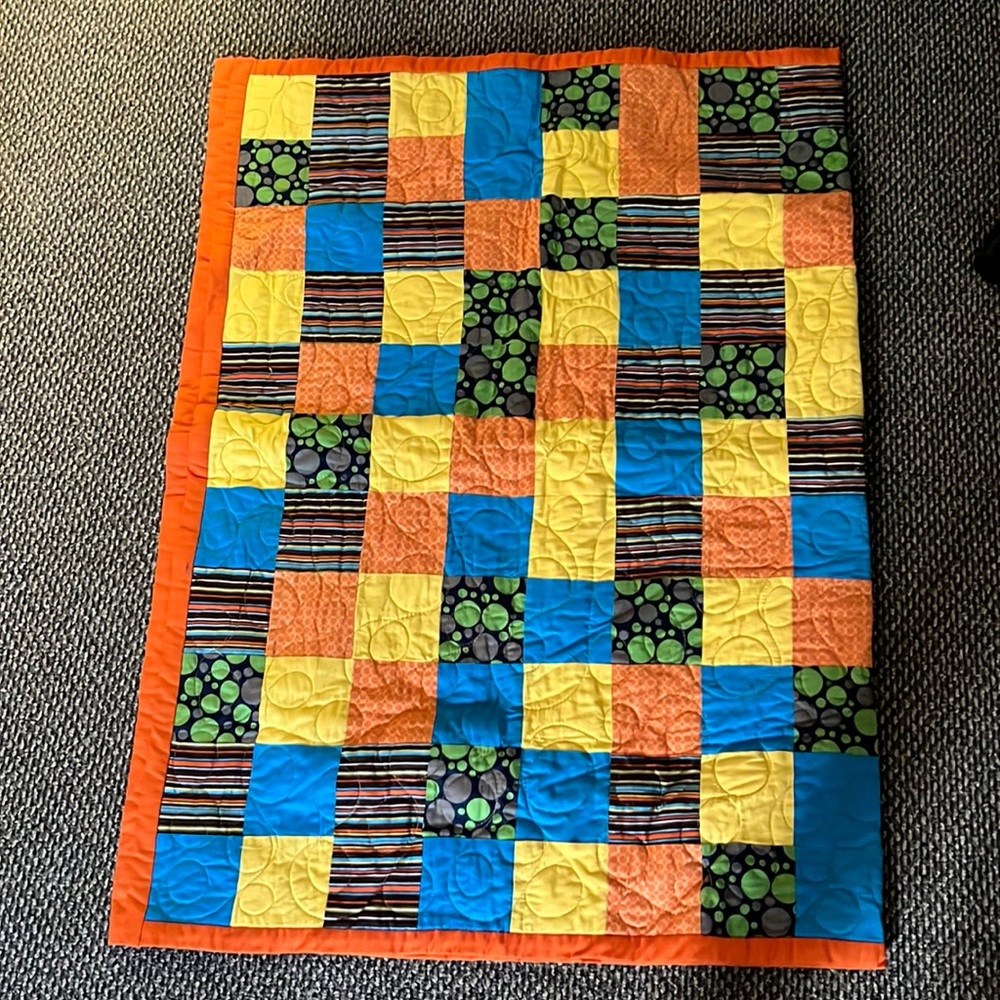 Homemade quilt - Picture 2 of 3